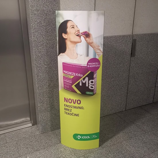 Kartonski totemski tornjevi N226